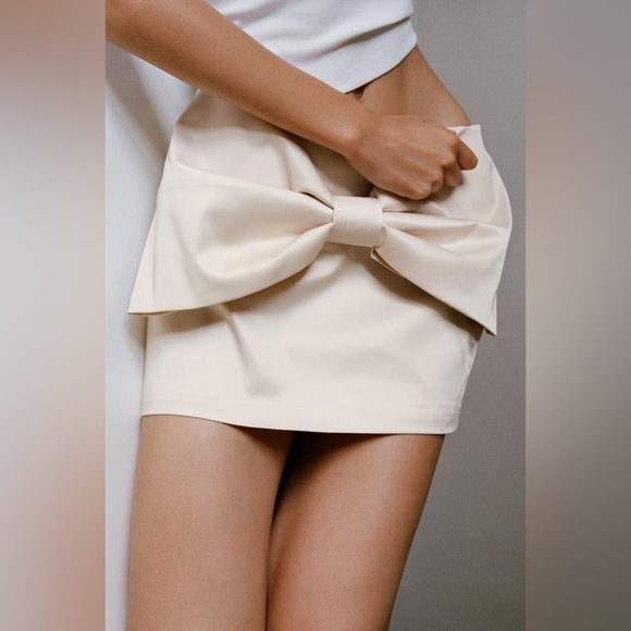 🦋Bloggers Favorite🦋 NWT Zara Satin Effect Bow Accent Mini Skirt Size M - Picture 11 of 16